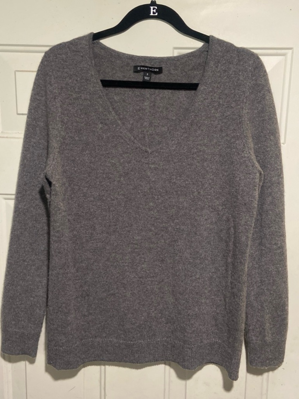 100% Cashmere 41 Hawthorn Gray V-Neck Sweater